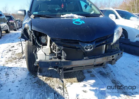 2019 Toyota Sienna L 7 Passenger z USA, uszkodzony, nr VIN 5TDZZ3DC6KS993314